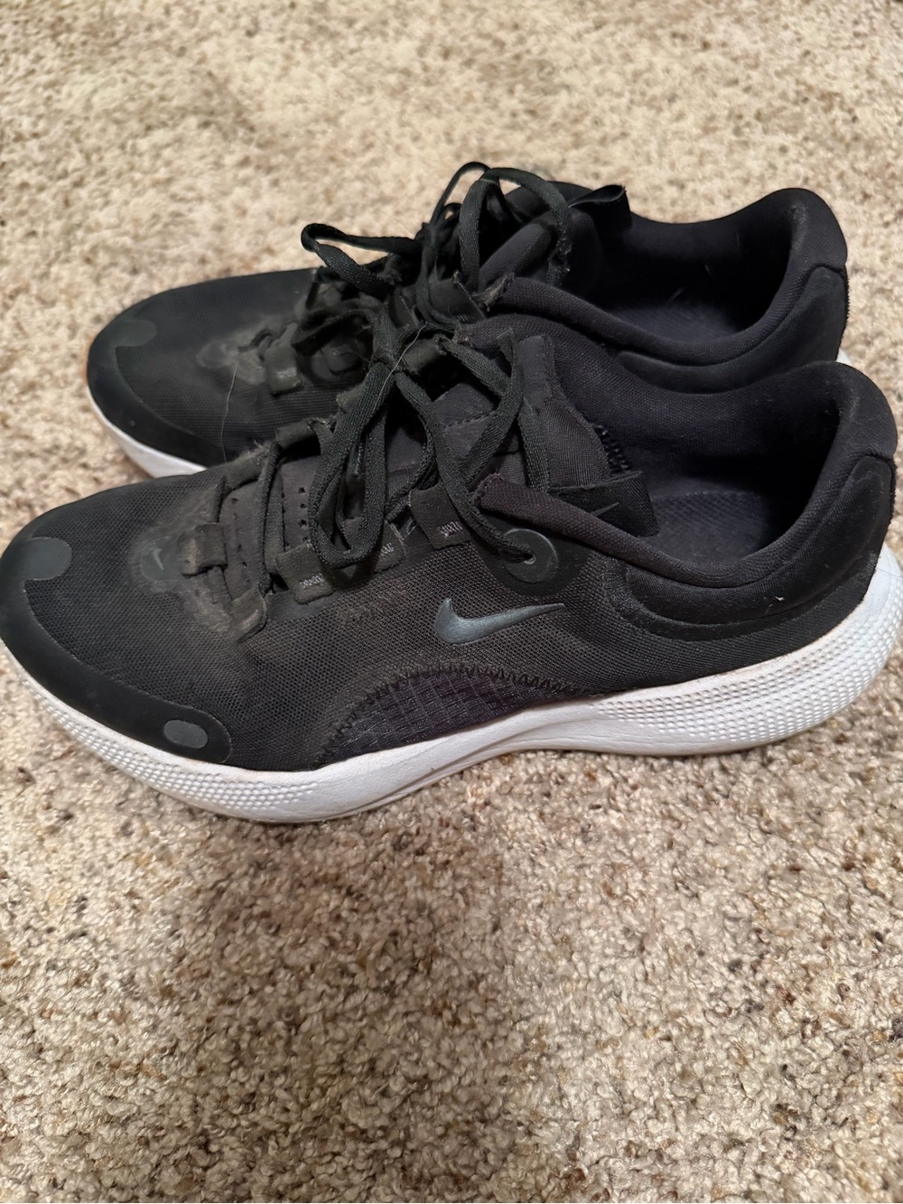 Nike women’s Black and White Low-Top Sneakers